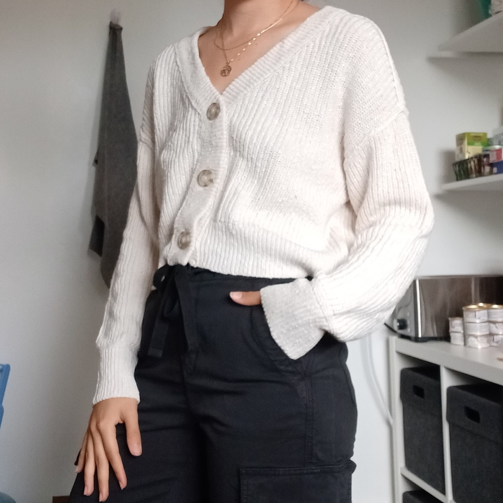🆕️NWT AE Cropped Cardigan in 'Cream', Size Medium - Picture 14 of 14